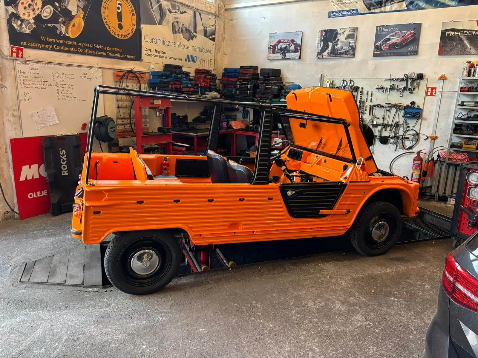 Citroen Mehari w warsztacie samochodowym Auto Firma Legnica